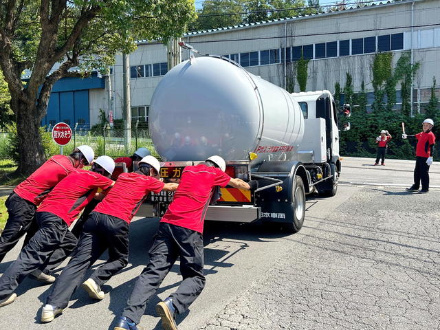 バルクローリー車の手押し退避の内容を表示
