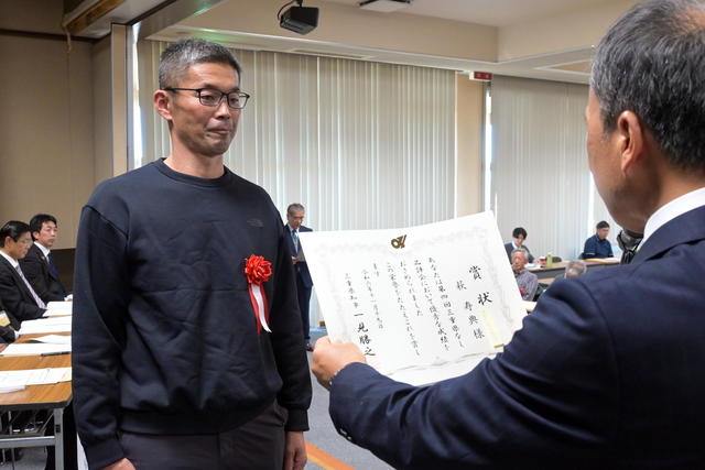 知事賞の表彰を受ける萩さんの内容を表示