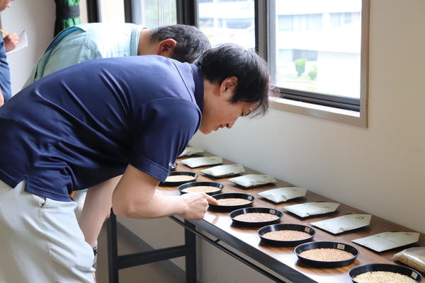 鑑定を行う農産物検査員の内容を表示