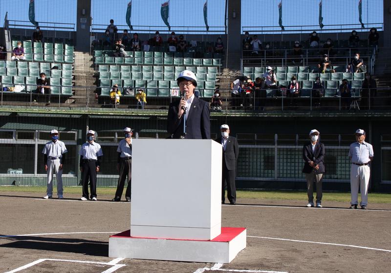 開会式で挨拶するJA全農おおいたの藤田明弘県本部長の内容を表示