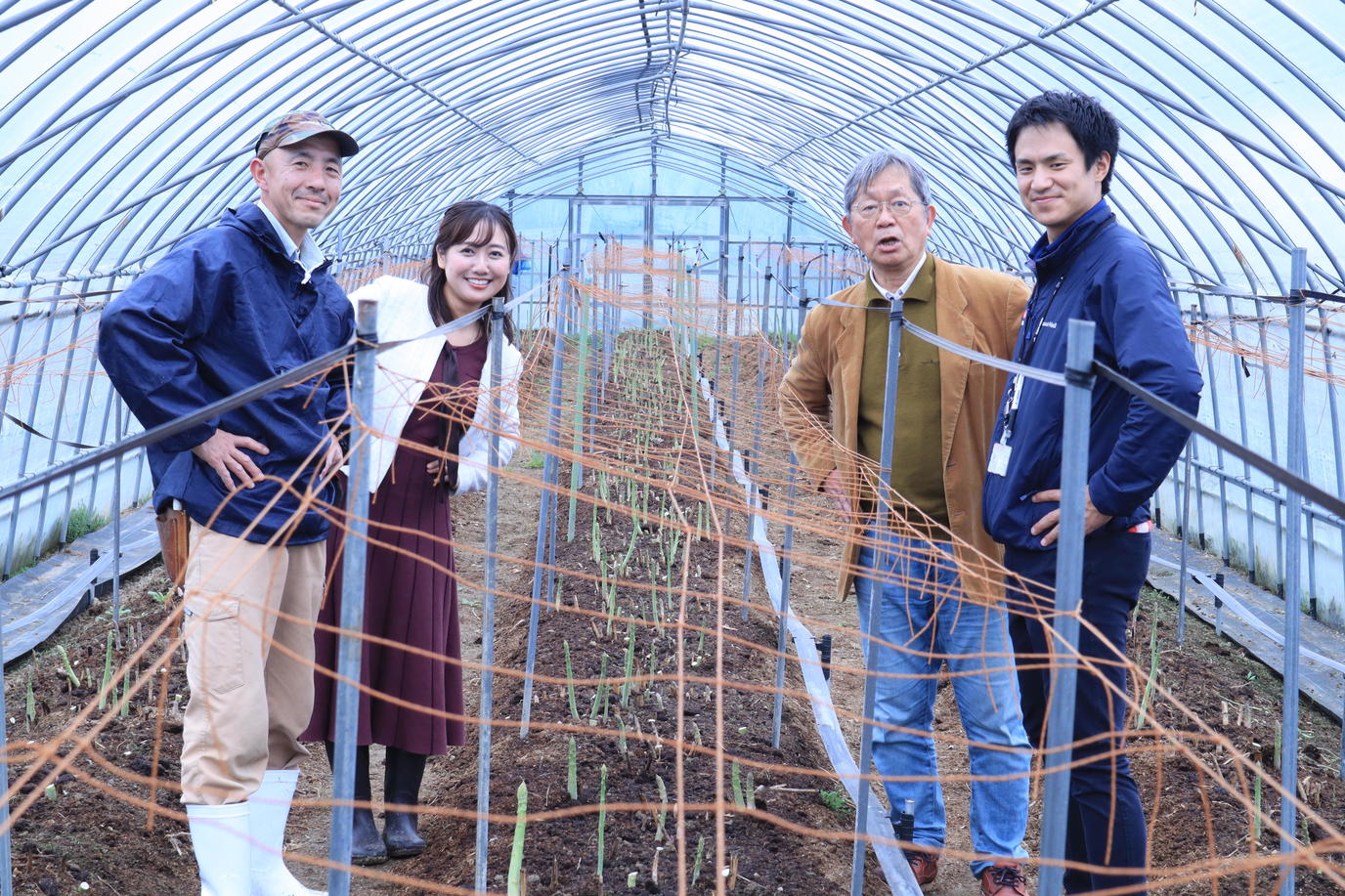 地元ラジオの現地取材を受けた波戸崎部会長（㊧）の内容を表示