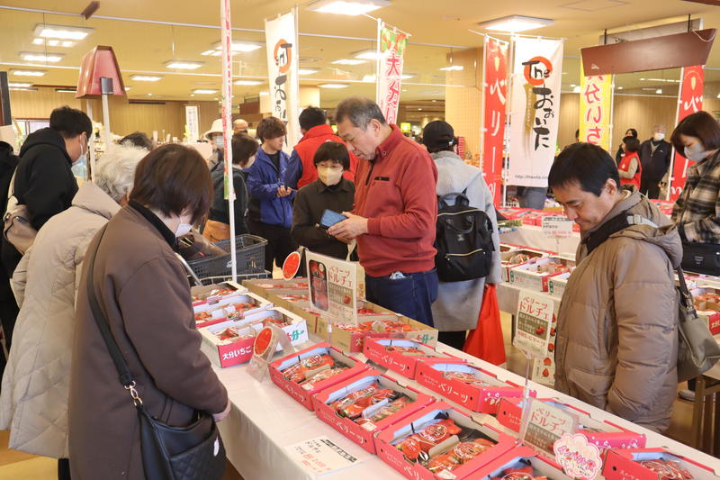 🍓いちごを購入する消費者の内容を表示