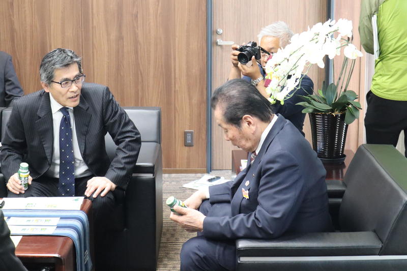 「長命草のチカラ」を説明する(株)ジェイエイフーズおおいた大塚修司社長の内容を表示