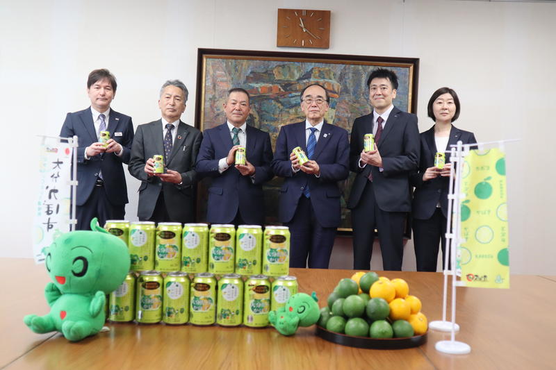 ◆新商品発売を祝う関係者の集合写真の内容を表示