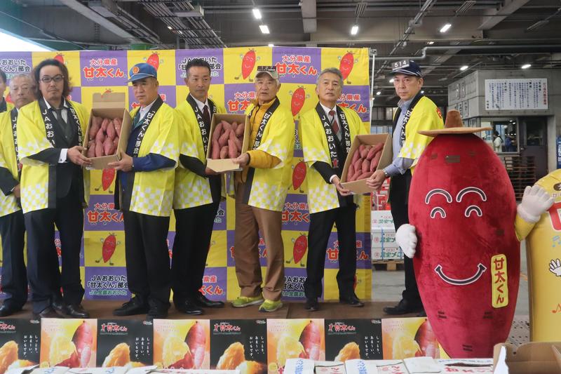 ◆初出荷式を祝う関係者たちの内容を表示