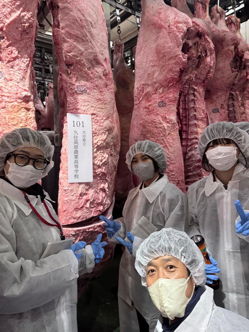 ◆出品牛の枝肉前で記念撮影の内容を表示