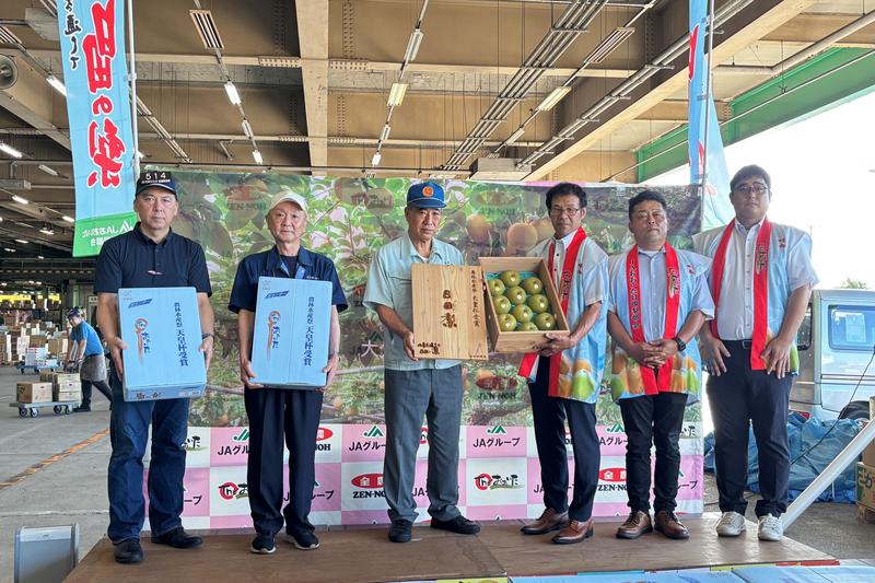 ◆初セリ式を祝う関係者の内容を表示