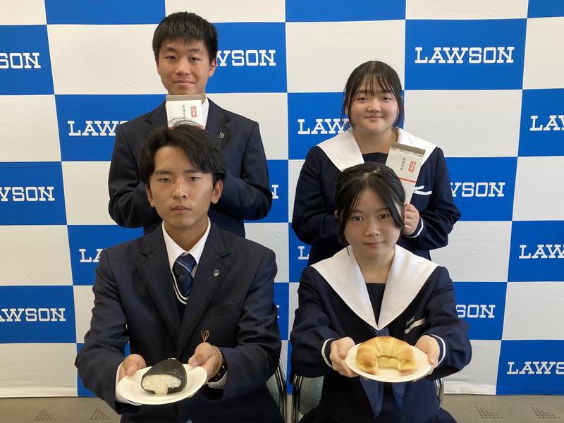 ◆最優秀賞に選ばれた東九州龍谷高校（左）と大分舞鶴高校（右）の生徒の内容を表示