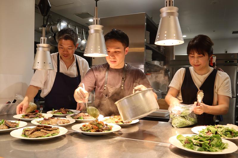 ◆左から、大分大葉料理アドバイザー玉井徳裕シェフ、松田真太郎シェフ、坂本薫先生の内容を表示