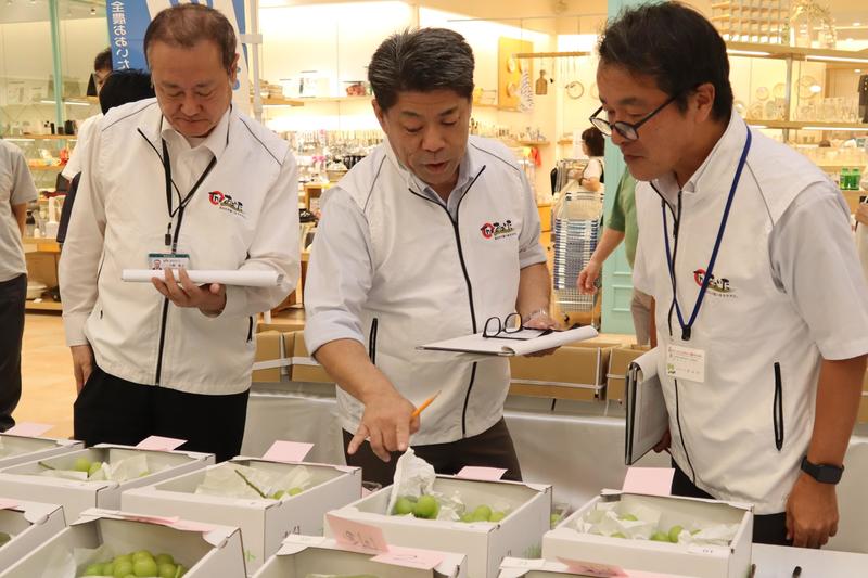 ◆ぶどうを選定する審査員の内容を表示