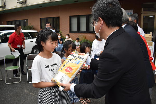 本会よりお米の贈呈の内容を表示