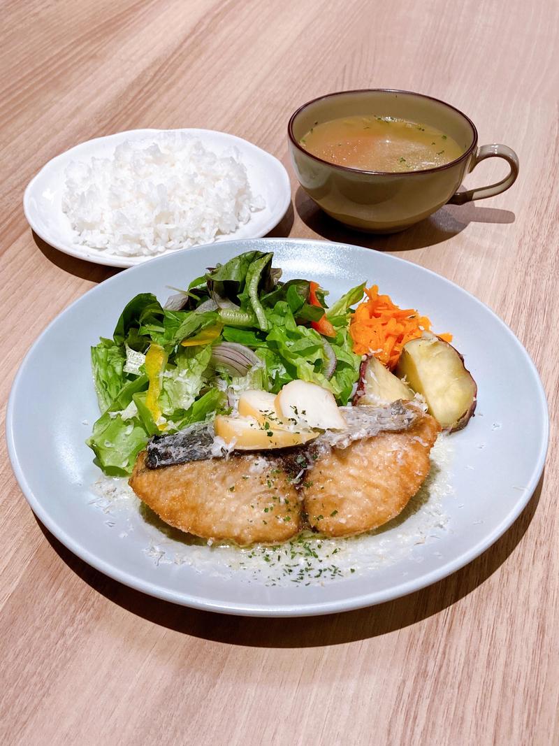 スカモルツァの燻製×瀬戸内サワラのバターステーキ(税込1,639円)の内容を表示