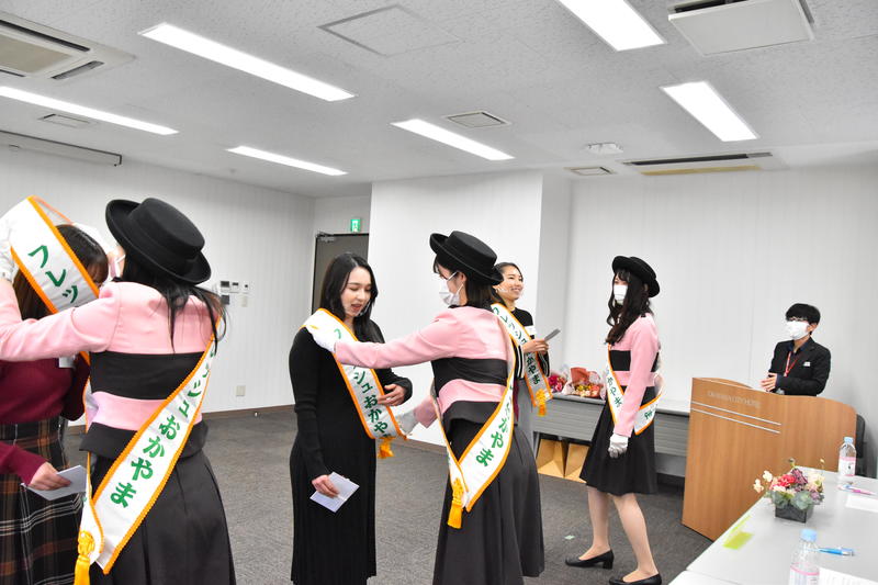 令和4年度フレッシュおかやまよりタスキ贈呈の内容を表示
