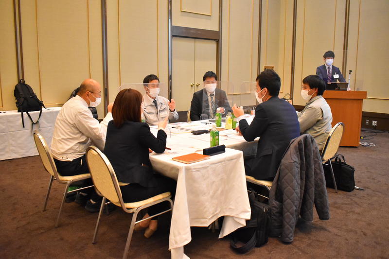 理想のTACについて話し合う参加者らの内容を表示