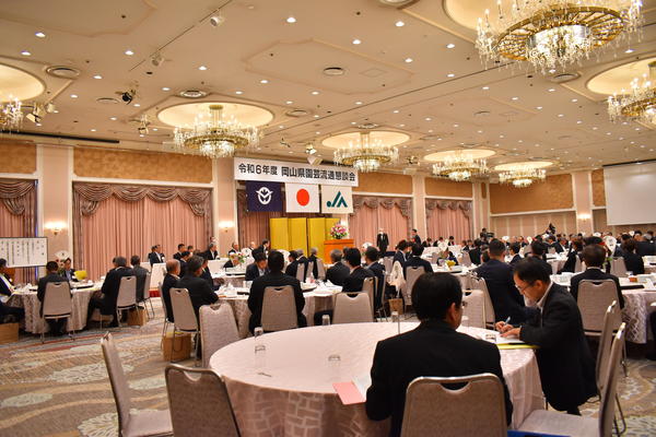 懇談会会場の様子の内容を表示