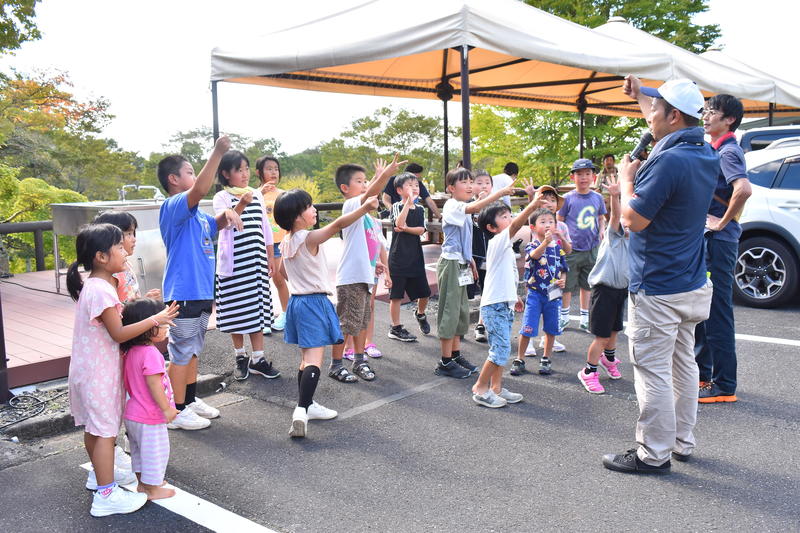 キーホルダー/マスカットをかけたじゃんけん大会を行いました。の内容を表示