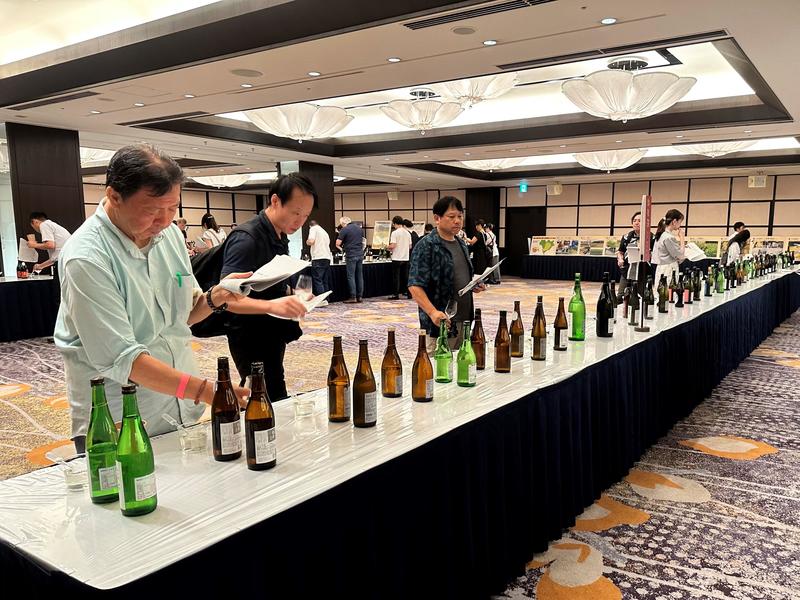 唎き酒会の様子の内容を表示