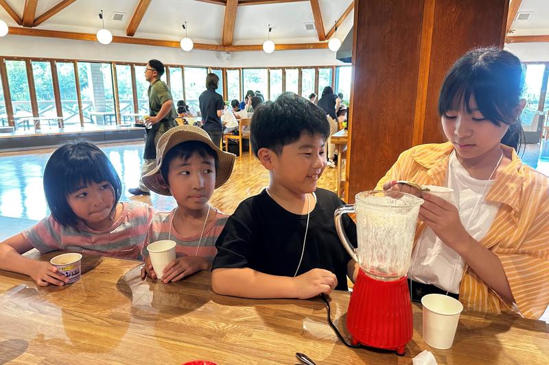 ドリンクヨーグルト作り体験！優しい甘さが子どもたちに好評でした。の内容を表示