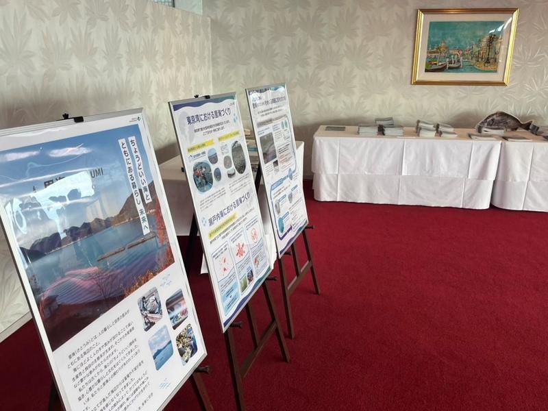 里海について紹介されたパネル展示コーナーの内容を表示