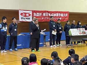 開会式で挨拶をする伊藤弘士副本部長の内容を表示