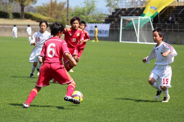 松茂FC(赤) vs 北陵少年SC(白)の内容を表示