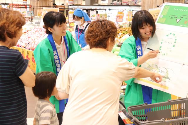 アンケート調査をおこなう様子(イオンモール徳島)の内容を表示