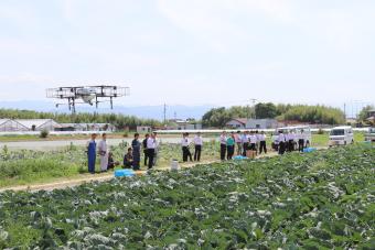 圃場での実演の様子の内容を表示