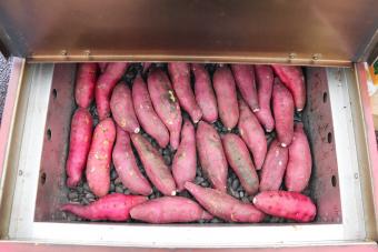 (イメージ)徳島県産さつまいも「なると金時」の焼き芋の内容を表示