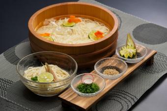 (調理例)半田手延べ干しめん「徳印」太麺の内容を表示