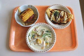 (メニューの一例)徳島県産野菜で、バランスの良い食事を。の内容を表示