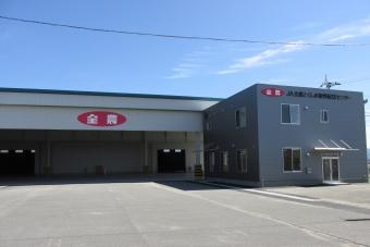 完成した作業用上屋(左)と事務所棟(右)の内容を表示