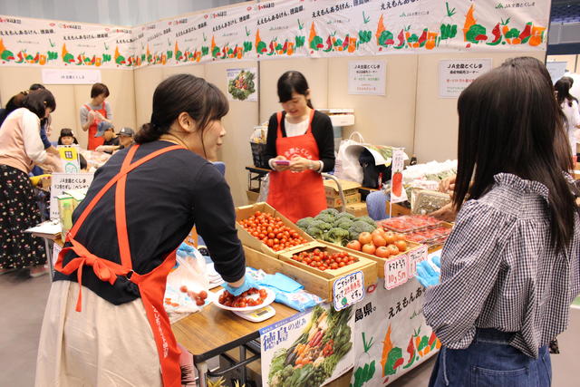 トマトの量り売りも大好評でした！の内容を表示