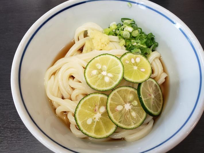 徳島県産すだちと香川県産青ネギを使ったさぬきうどんの内容を表示