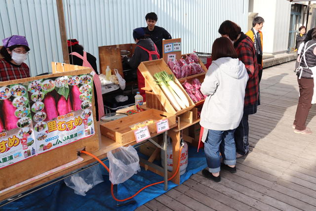 （ＪＡ里浦）里むすめの大学いもの試食も好評でしたの内容を表示