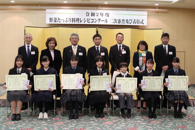 入賞者に賞状と記念品が贈呈されましたの内容を表示