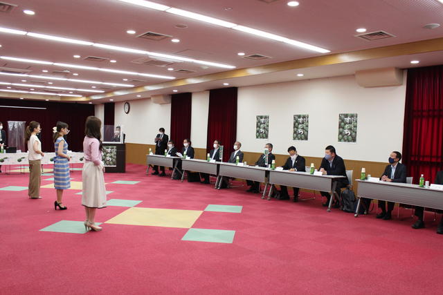 最終審査の結果、新・すだち大使3名を決定しましたの内容を表示