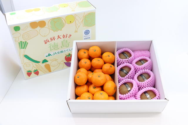 果物BOX（みかん約2㎏、キウイ3L6個）の内容を表示
