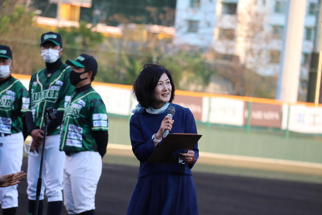 激励のあいさつを述べられる勝野美江徳島県副知事の内容を表示