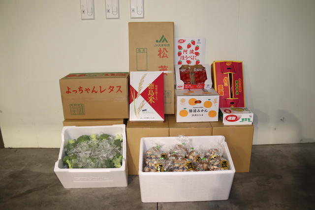 贈呈した徳島県産農産物の内容を表示