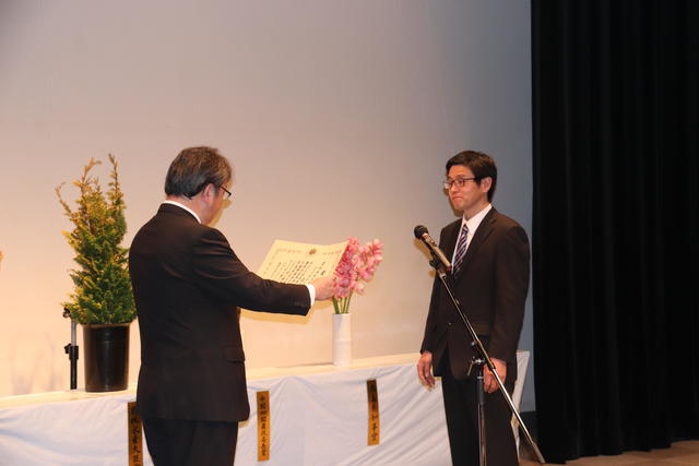 農林水産大臣賞を受賞した森川 雄介氏(右)の内容を表示