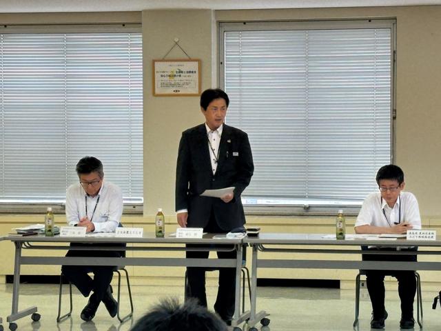 開会の挨拶をする村上哲会長の内容を表示