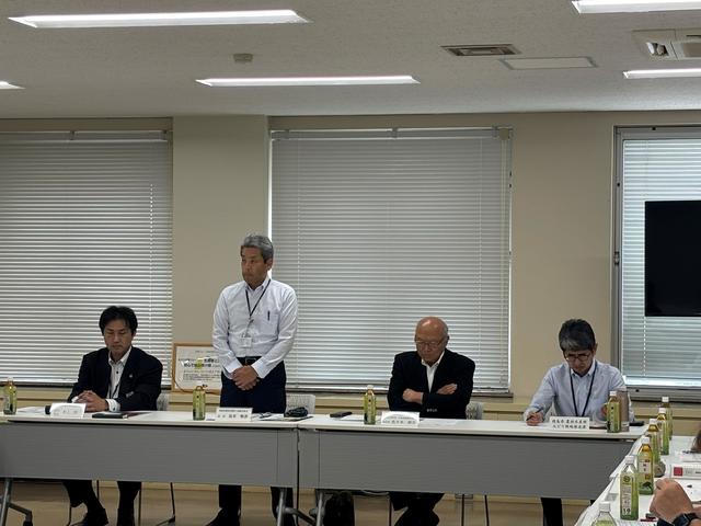 あいさつをする坂本雅彦会長の内容を表示