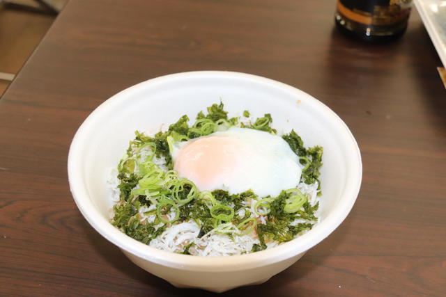 美味しいしらす丼が出来上がりました！の内容を表示