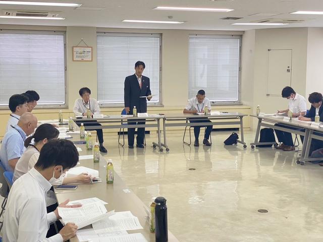 開会の挨拶をする村上哲会長の内容を表示