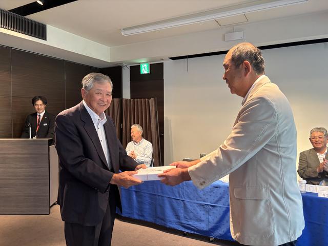 80歳のお祝いの記念品を贈呈の内容を表示
