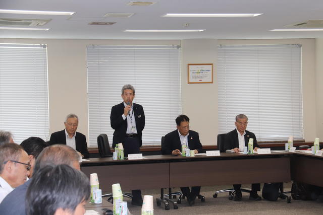 開会のあいさつをする坂本雅彦会長の内容を表示
