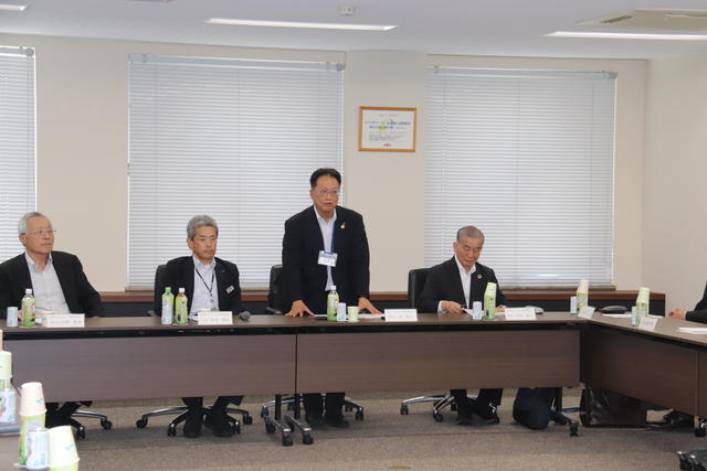 閉会のあいさつをする林嘉彦副会長(徳島青果株式会社・代表取締役社長)の内容を表示