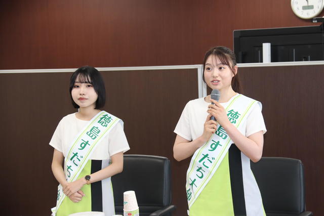 意気込みを語る徳島すだち大使(右:英さん,の内容を表示
