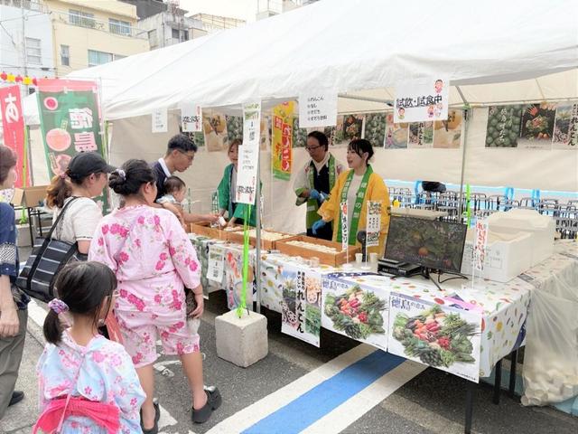 「梨」「れんこん」の試食と「ザ・すだち」「徳島すだち微炭酸」の試飲を行いました。の内容を表示