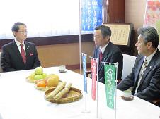 平井鳥取県知事を表敬訪問の内容を表示